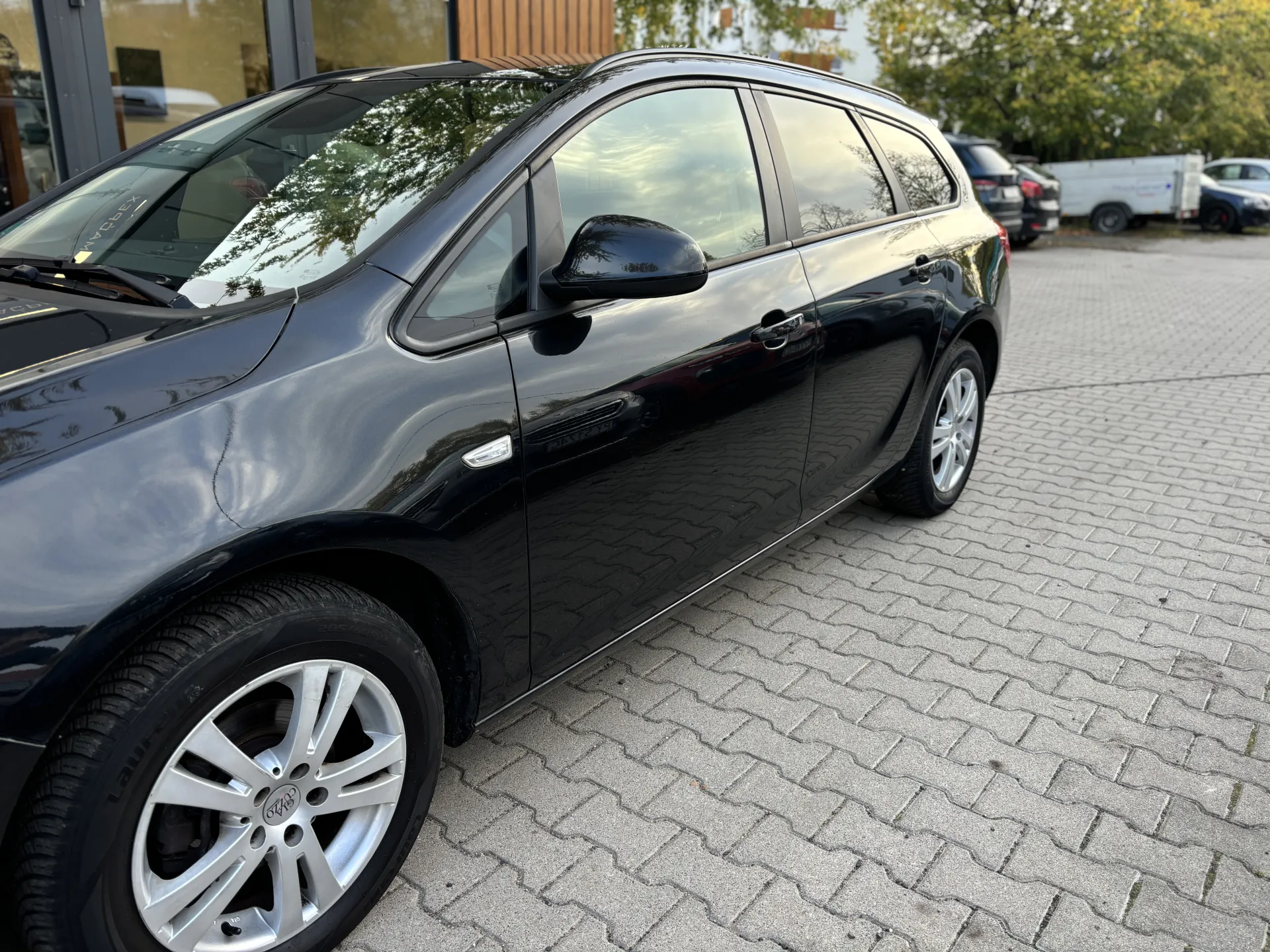 OPEL ASTRA J - zdjęcie wnętrza lub detalu