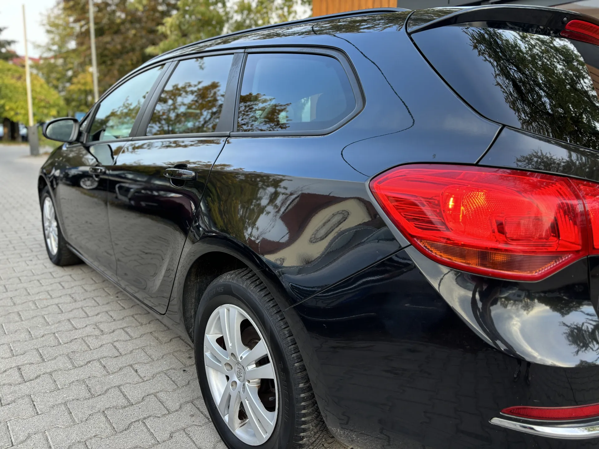 OPEL ASTRA J - zdjęcie wnętrza lub detalu