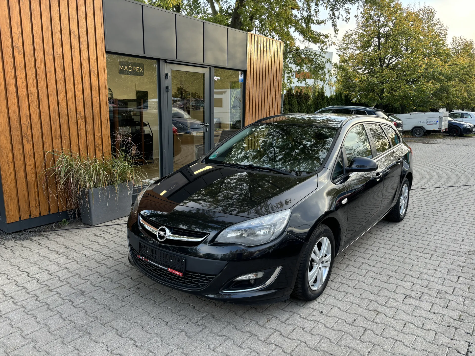 OPEL ASTRA J rok 2013 - auto na sprzedaż Poznań