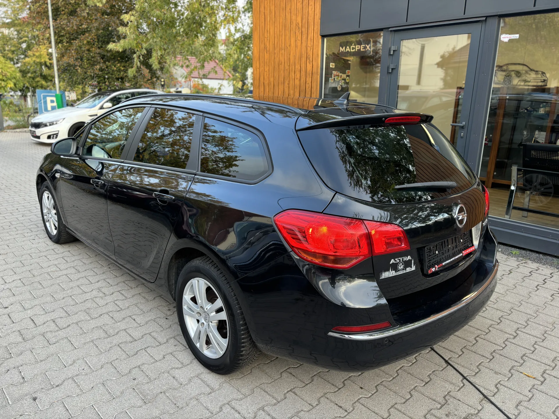 OPEL ASTRA J - zdjęcie wnętrza lub detalu