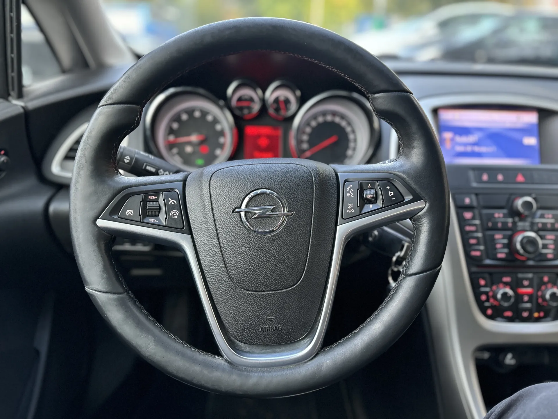 Zdjęcie z galerii: OPEL ASTRA J