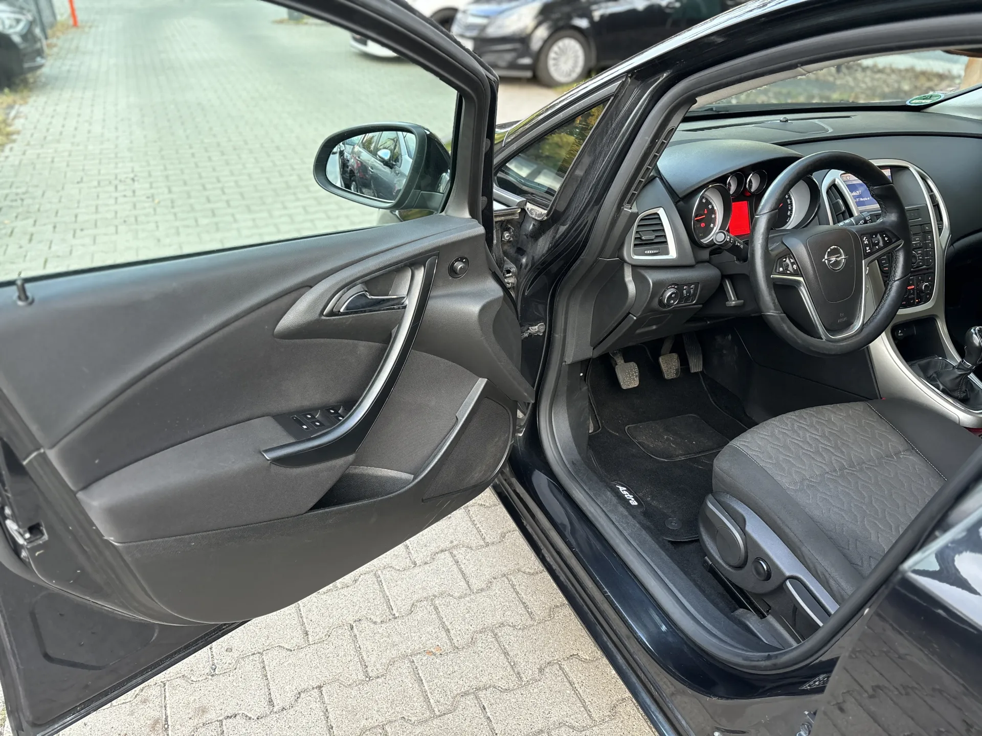 Zdjęcie z galerii: OPEL ASTRA J