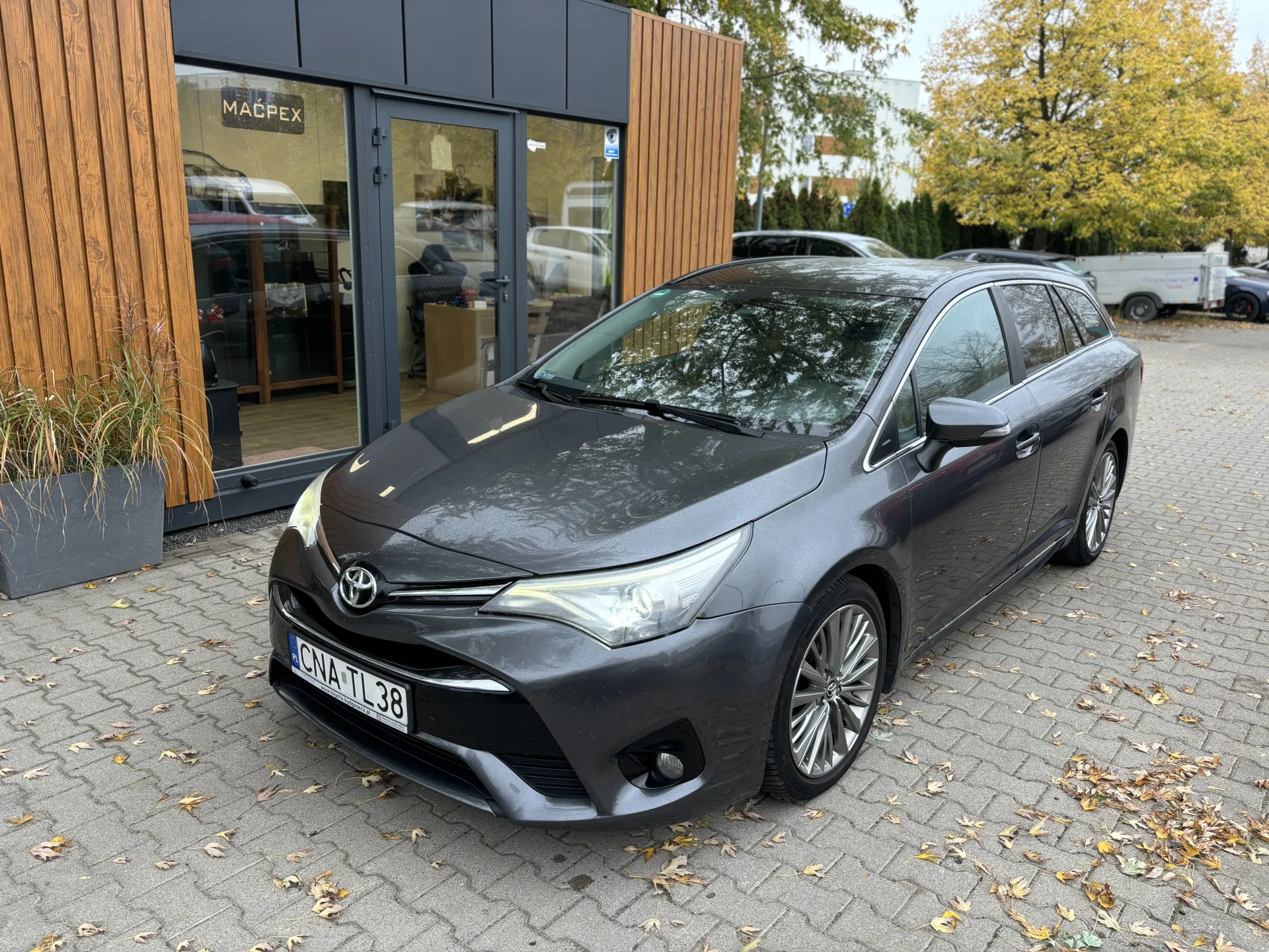 TOYOTA AVENSIS rok 2014 - auto na sprzedaż Poznań