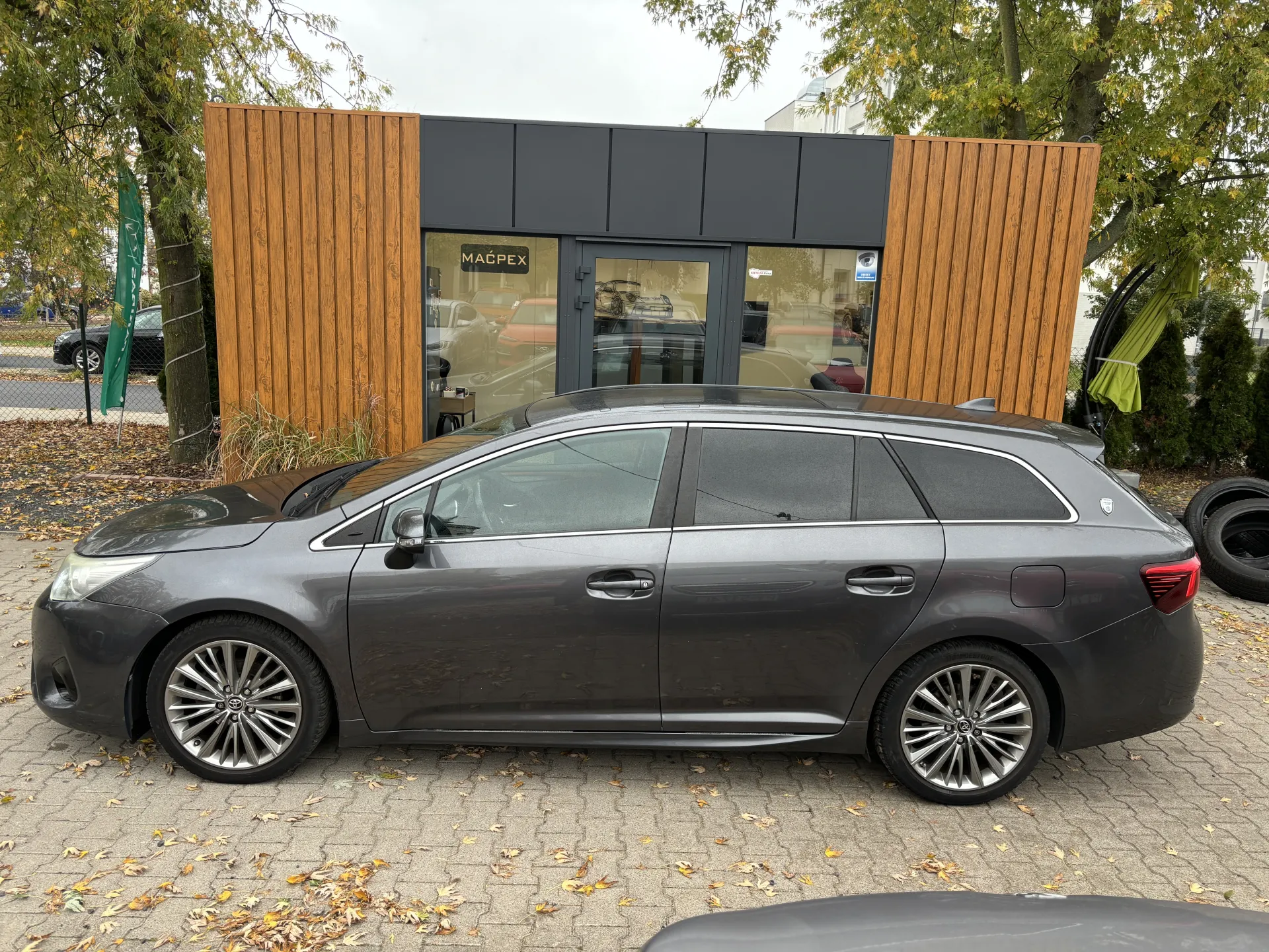 TOYOTA AVENSIS - zdjęcie wnętrza lub detalu