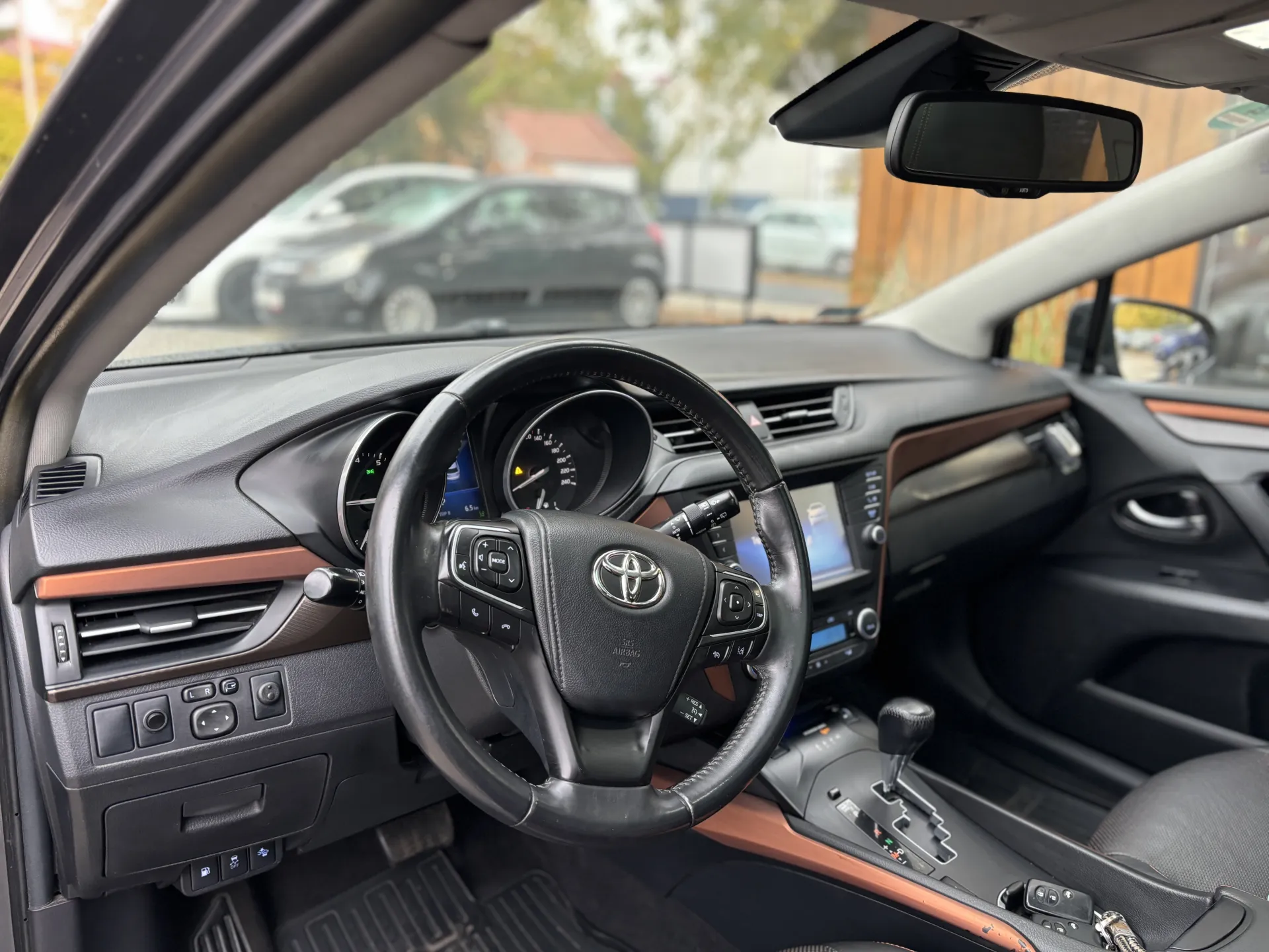Zdjęcie z galerii: TOYOTA AVENSIS