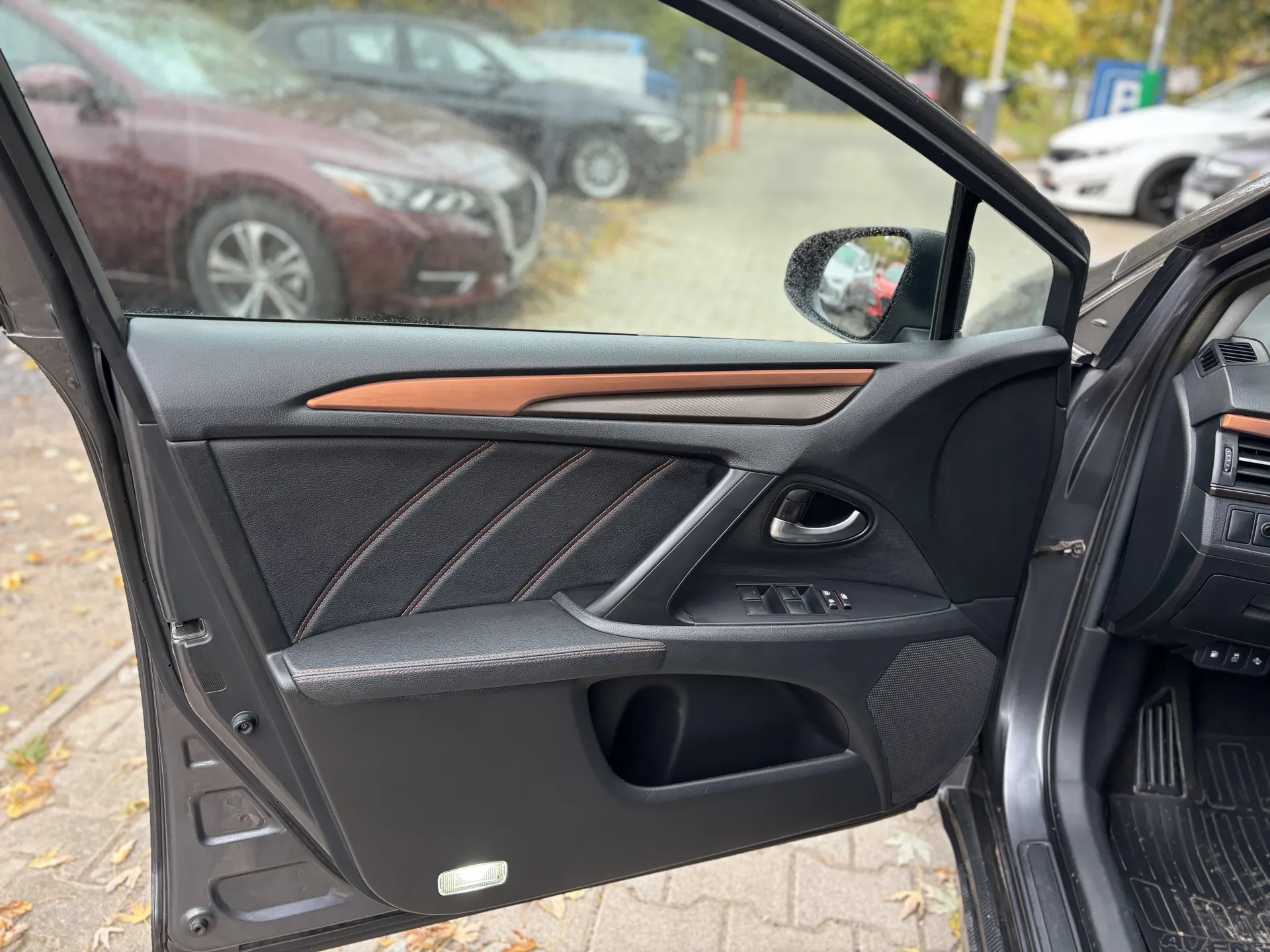 Zdjęcie z galerii: TOYOTA AVENSIS
