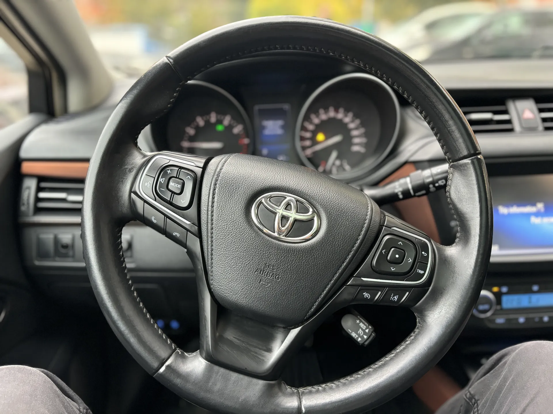 Zdjęcie z galerii: TOYOTA AVENSIS