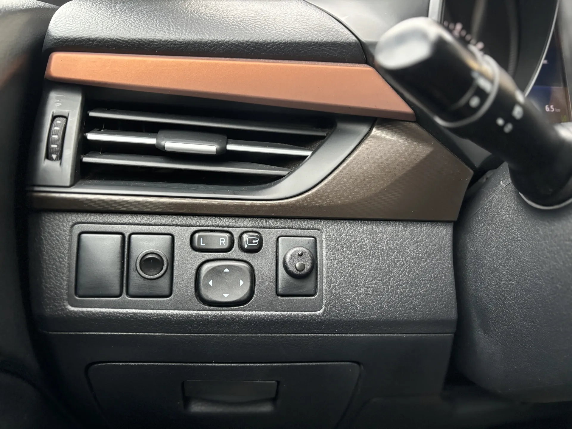 Zdjęcie z galerii: TOYOTA AVENSIS