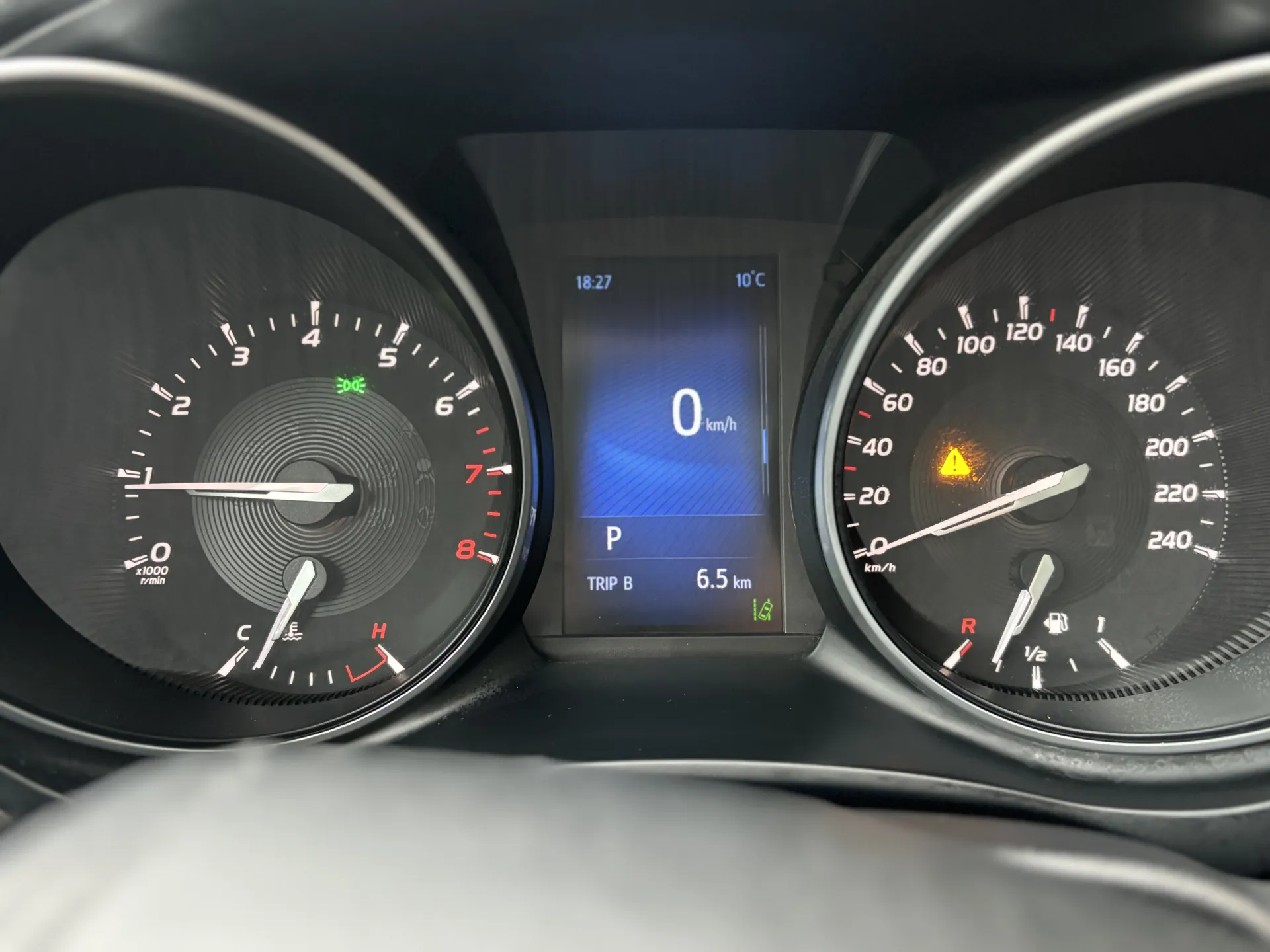 Zdjęcie z galerii: TOYOTA AVENSIS