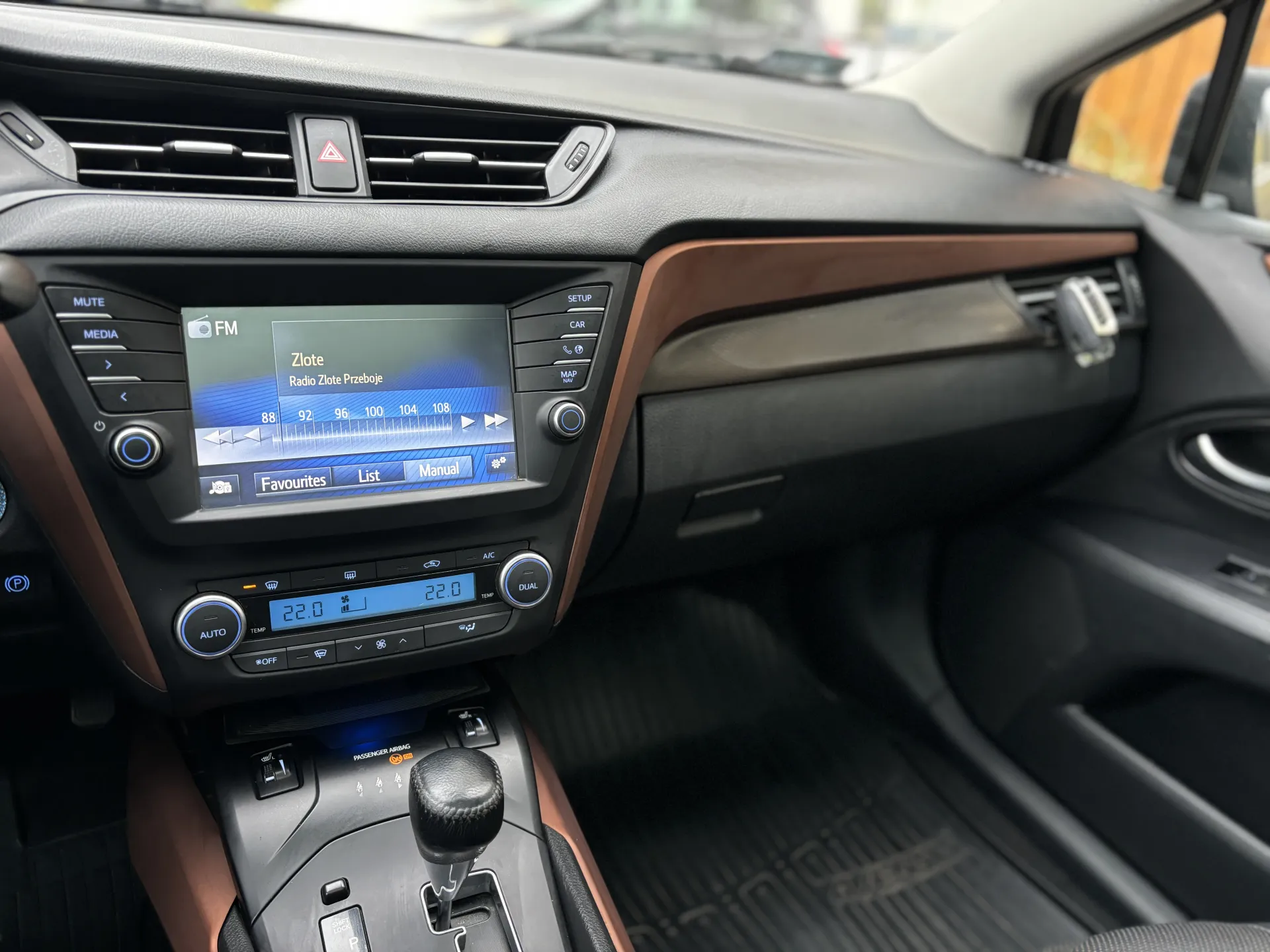 Zdjęcie z galerii: TOYOTA AVENSIS
