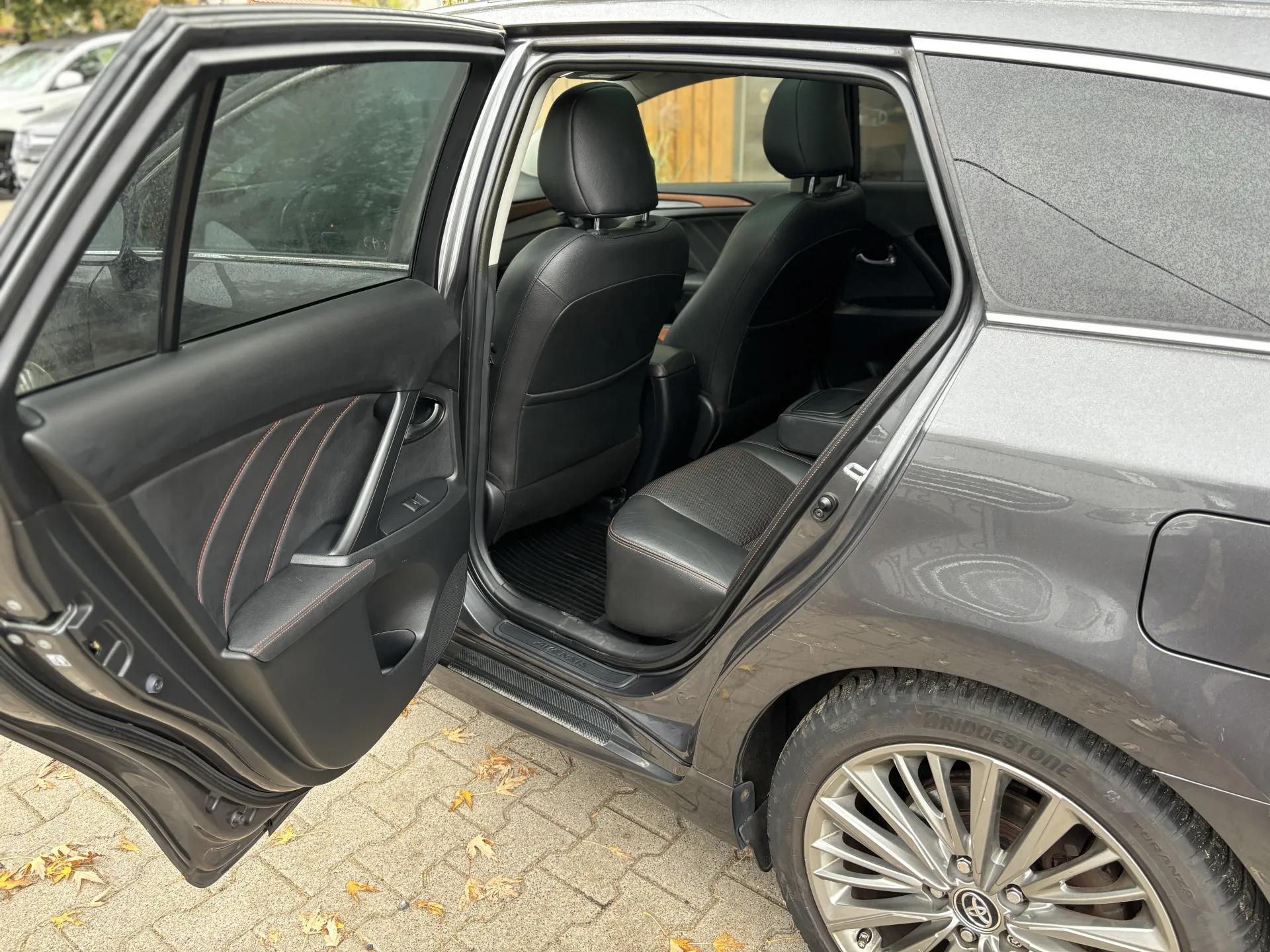 Zdjęcie z galerii: TOYOTA AVENSIS