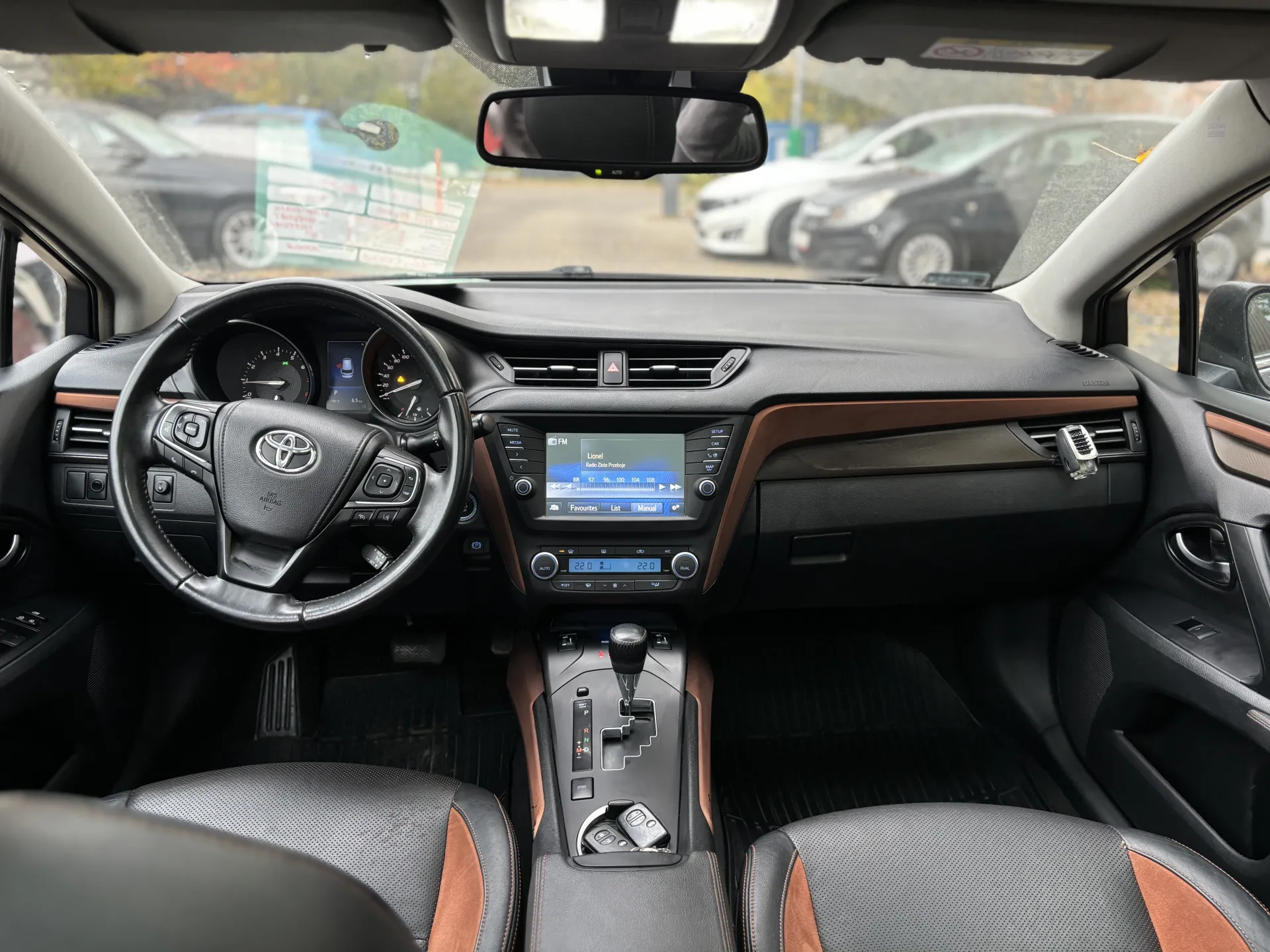 Zdjęcie z galerii: TOYOTA AVENSIS